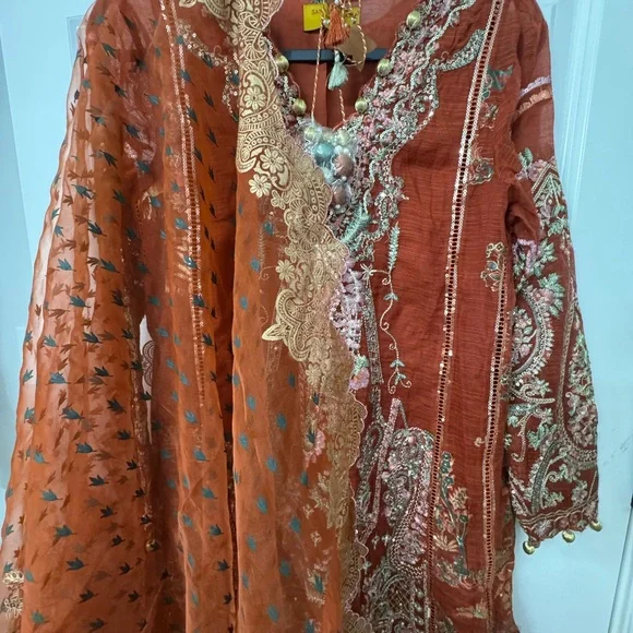 Sana Safinaz - luxury Collection Net Rust Embroidered  (plus Inner piece ) - Picture 9 of 9